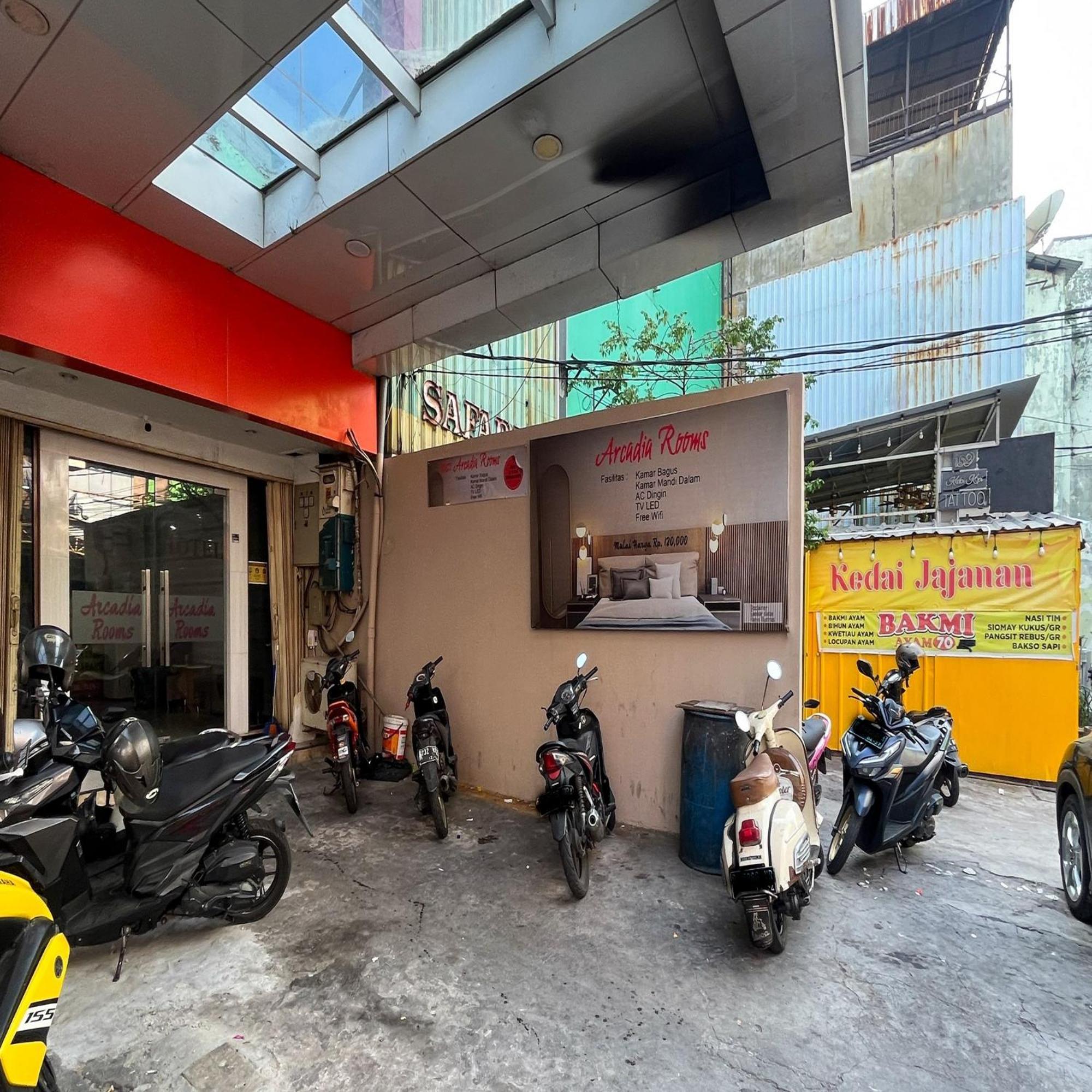 Arcadia Rooms Redpartner Jacarta Exterior foto